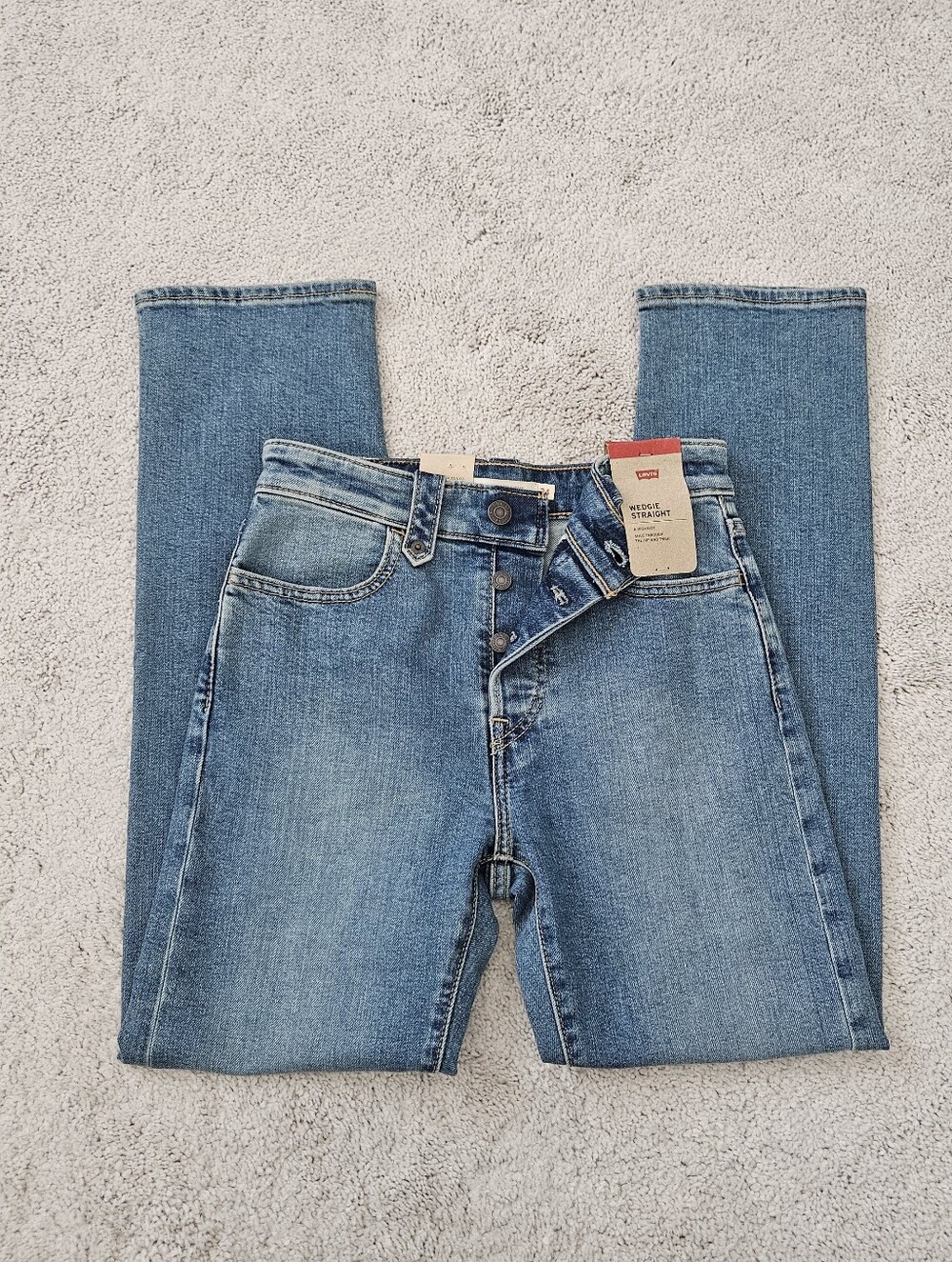 Levis Wedgie Straight Leg Button Fly Jeans in Light Wash Denim Womens 24 x 28
